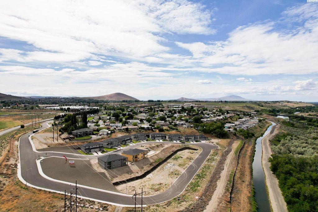 Photo of 782 Rio Vista Loop #Lot45, Richland, WA 99352 (MLS # 290223)