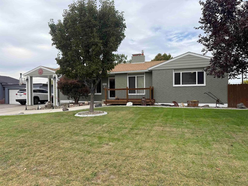 Photo of 1930 Benson Ave, Prosser, WA 99350 (MLS # 289633)