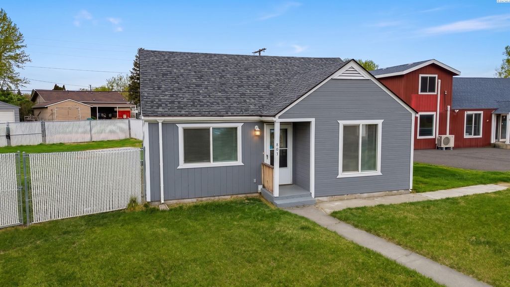 Photo of 803 9th St, Benton City, WA 99320 (MLS # 292157)