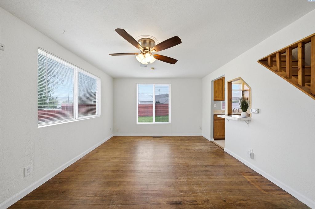 Photo of 803 9th St, Benton City, WA 99320 (MLS # 292157)