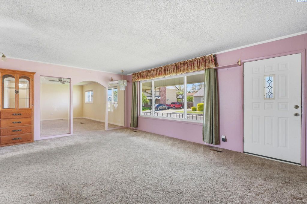 Photo of 1330 Farrell Ln, Richland, WA 99354 (MLS # 292204)