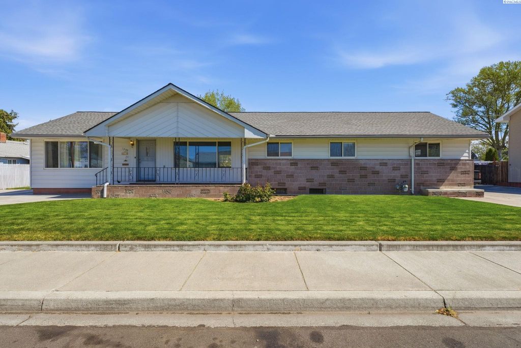 Photo of 1330 Farrell Ln, Richland, WA 99354 (MLS # 292204)