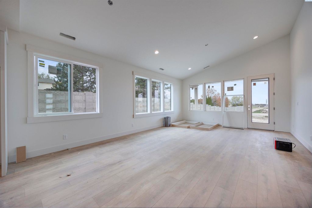 Photo of 2364 Lariat Lane, Richland, WA 99352 (MLS # 290670)