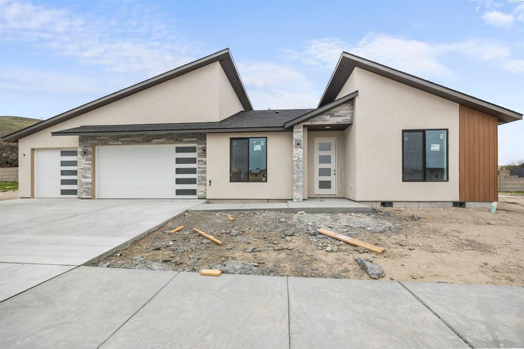Photo of 2364 Lariat Lane, Richland, WA 99352 (MLS # 290670)