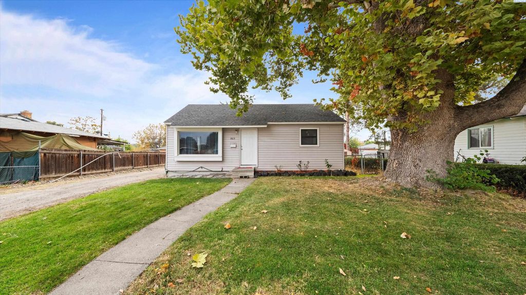 Photo of 1613 S Fruitland, Kennewick, WA 99337 (MLS # 288467)