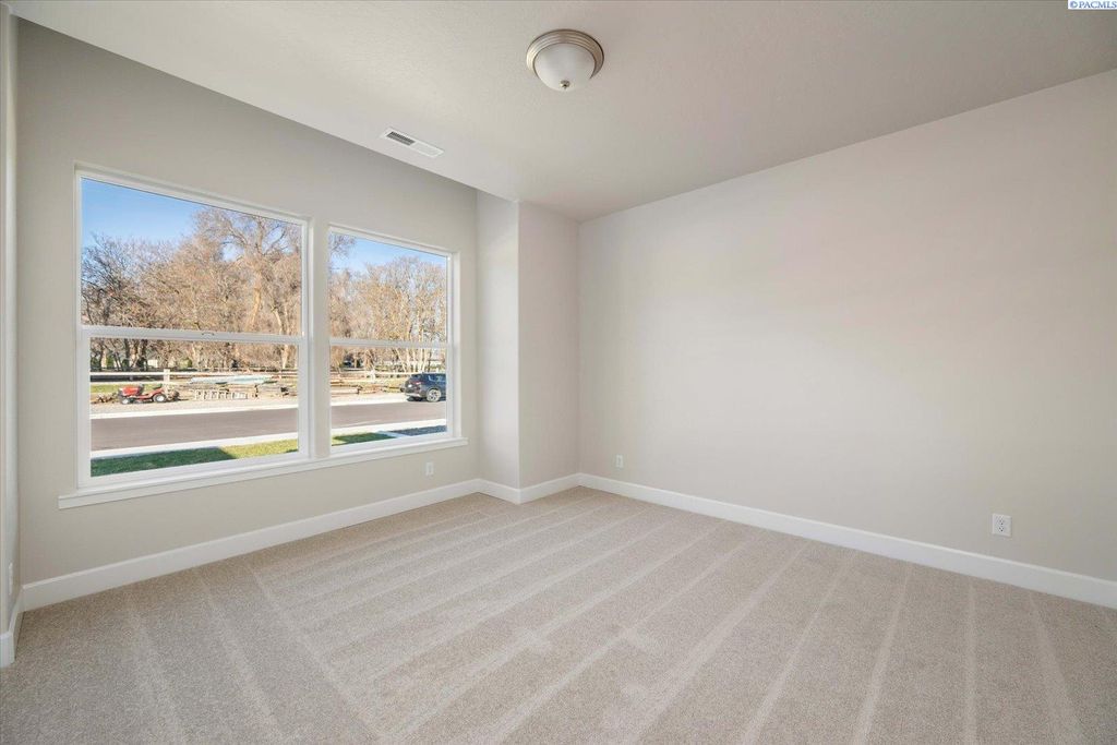 Photo of 2803 S Alder St, Kennewick, WA 99337 (MLS # 290931)