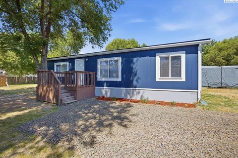 Photo of 400 14th St Unit 20 ST, Benton City, WA 99320 (MLS # 293151)