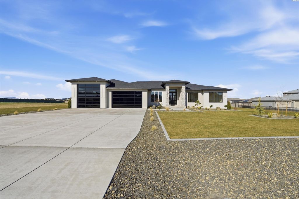 Photo of 15164 Furlong Ln, Kennewick, WA 99338 (MLS # 290934)