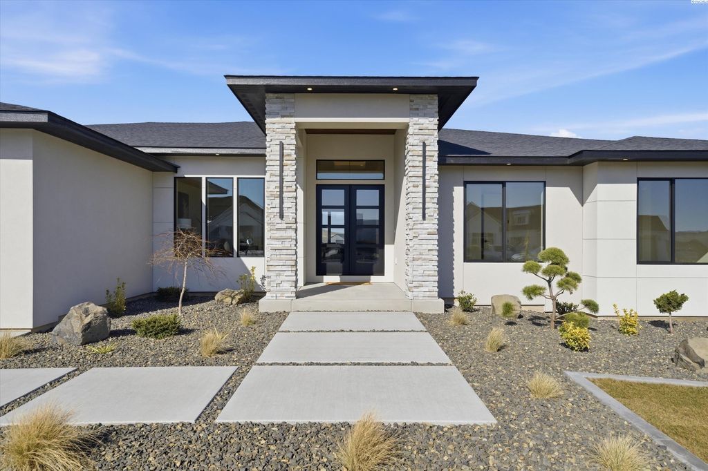 Photo of 15164 Furlong Ln, Kennewick, WA 99338 (MLS # 290934)