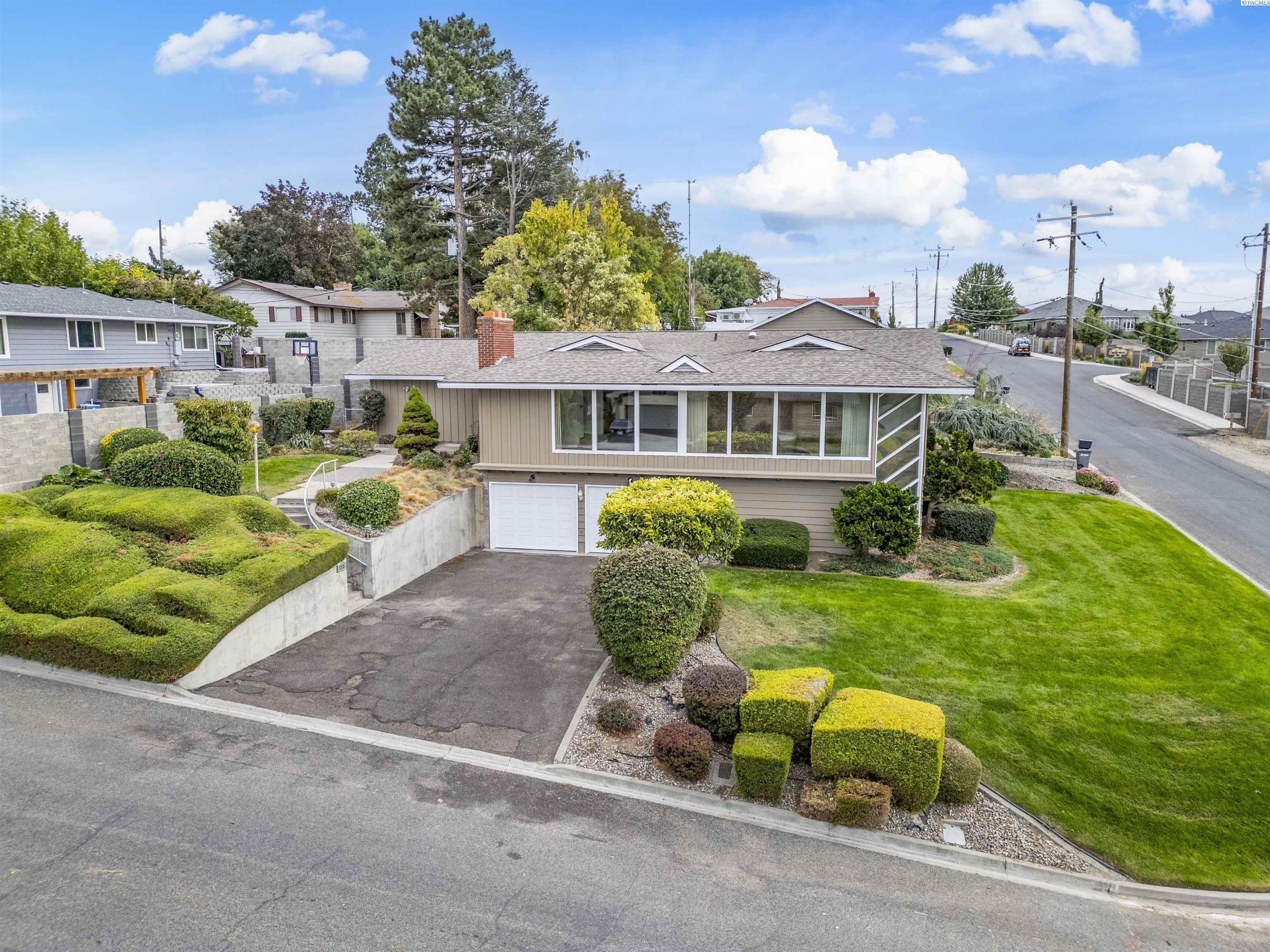 Photo 1 of 47 — 1235 Cherry Ave, Sunnyside, WA 98944