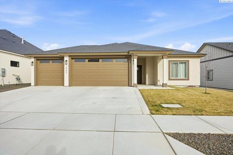 Photo of 3902 Barbera St, Richland, WA 99352 (MLS # 290128)