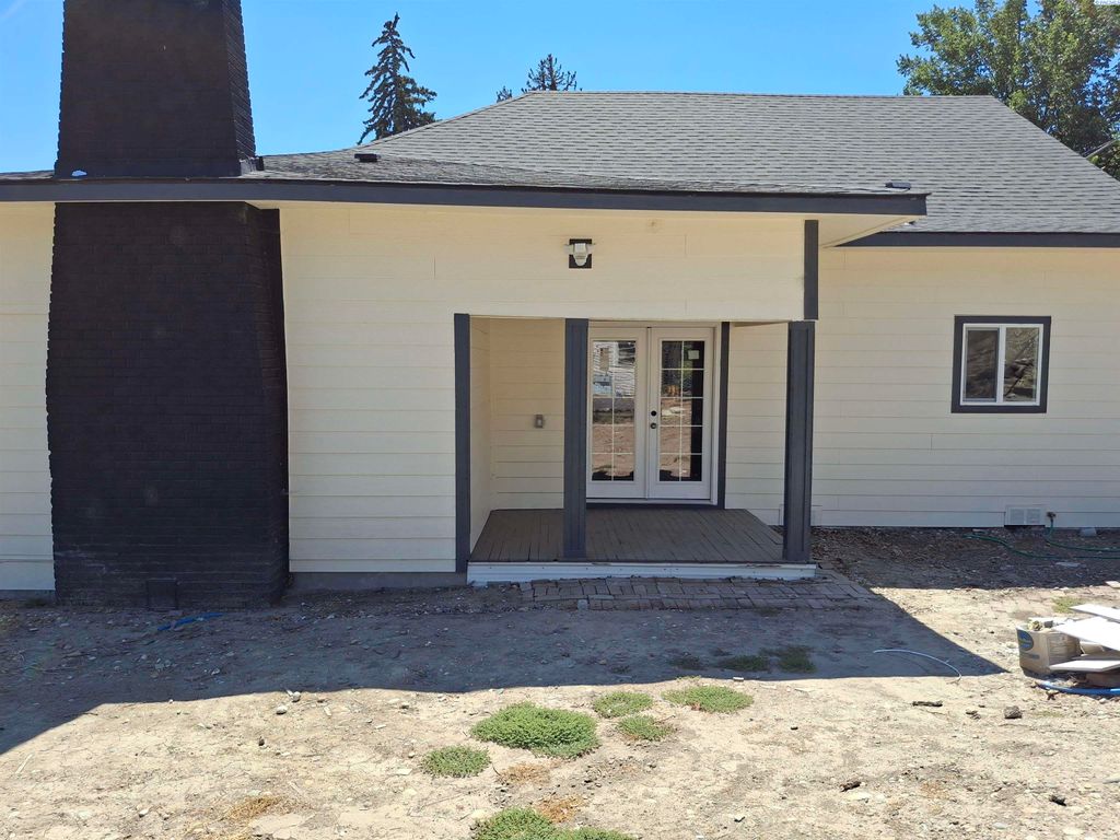 Photo of 805 Crescent Ave, Sunnyside, WA 98944 (MLS # 289970)