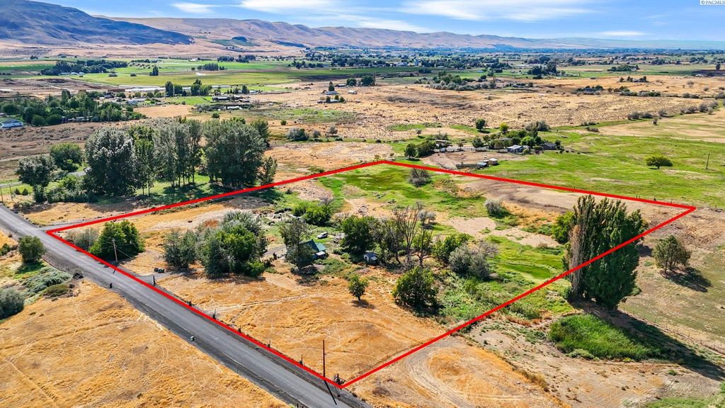 Photo of 22902 N Beers Rd, Prosser, WA 99350 (MLS # 287733)
