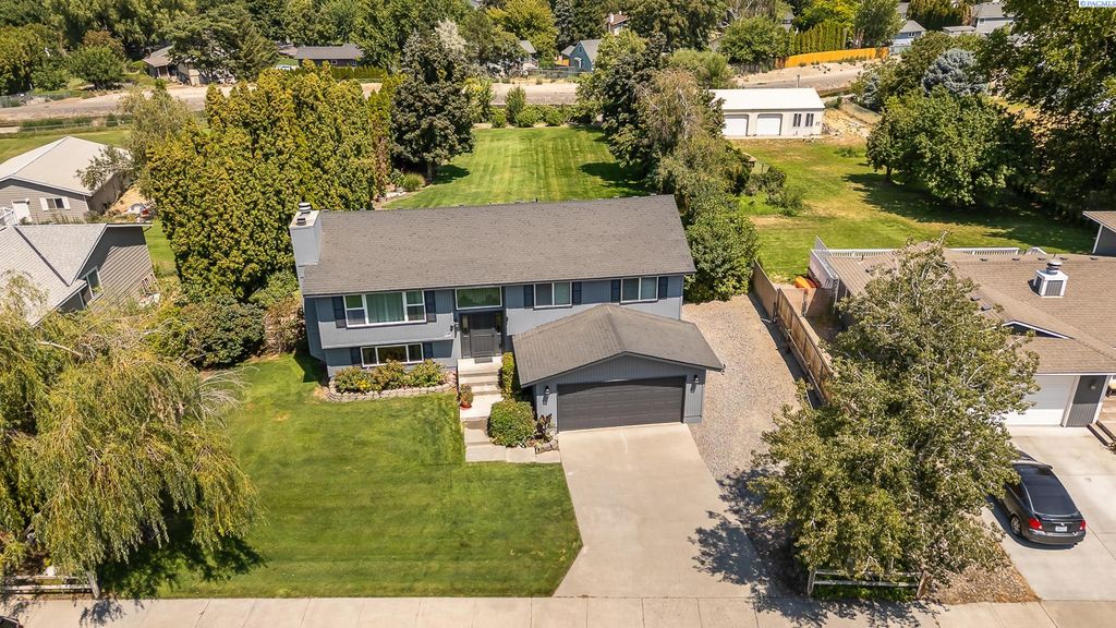 Photo of 6050 W 20th Ave, Kennewick, WA 99338 (MLS # 288693)