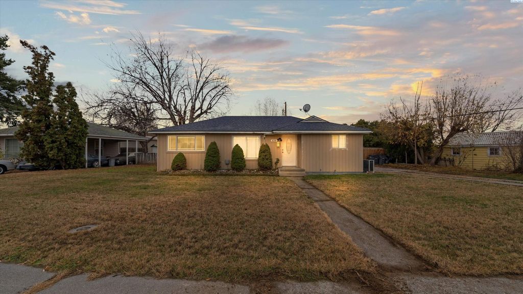 Photo of 626 S Everett St, Kennewick, WA 99336 (MLS # 289124)