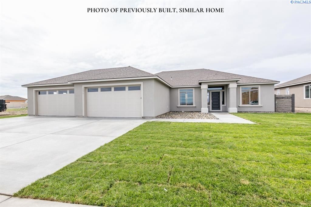 Photo of 6717 Lazy B Dr, Pasco, WA 99301 (MLS # 292382)