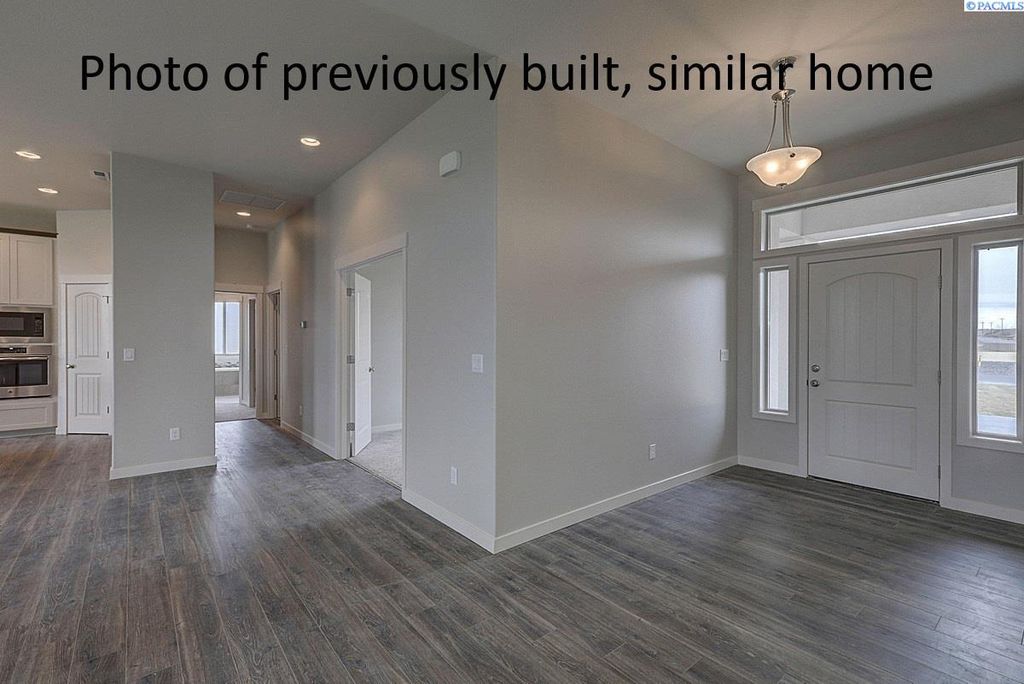 Photo of 6717 Lazy B Dr, Pasco, WA 99301 (MLS # 292382)