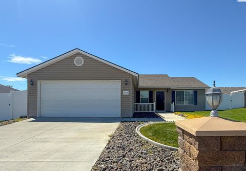 Photo of 3312 Keeneland Lane, Pasco, WA 99301 (MLS # 294095)