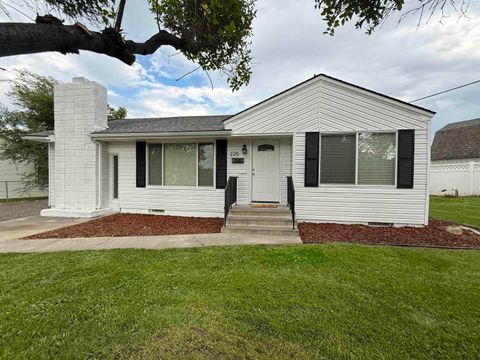 Photo of 225 S Waverly St, Kennewick, WA 99336 (MLS # 294556)