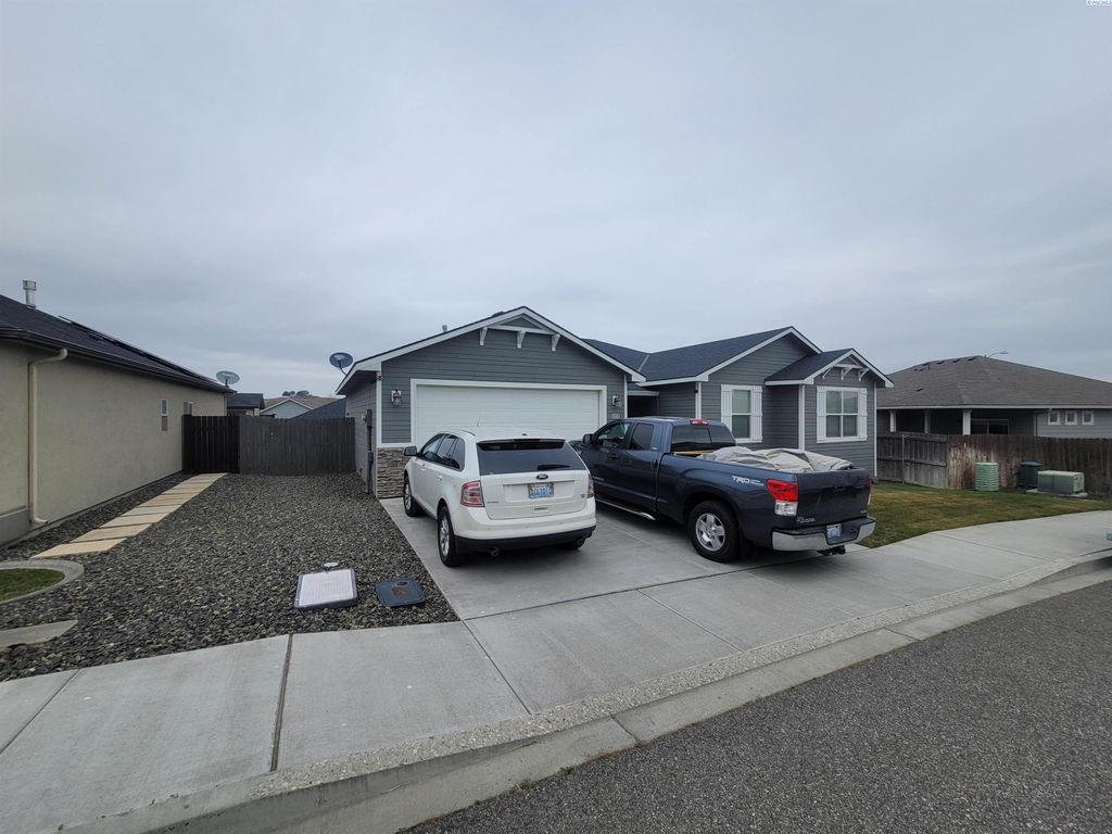 Photo of 6018 W 41st Avenue, Kennewick, WA 99338 (MLS # 291749)