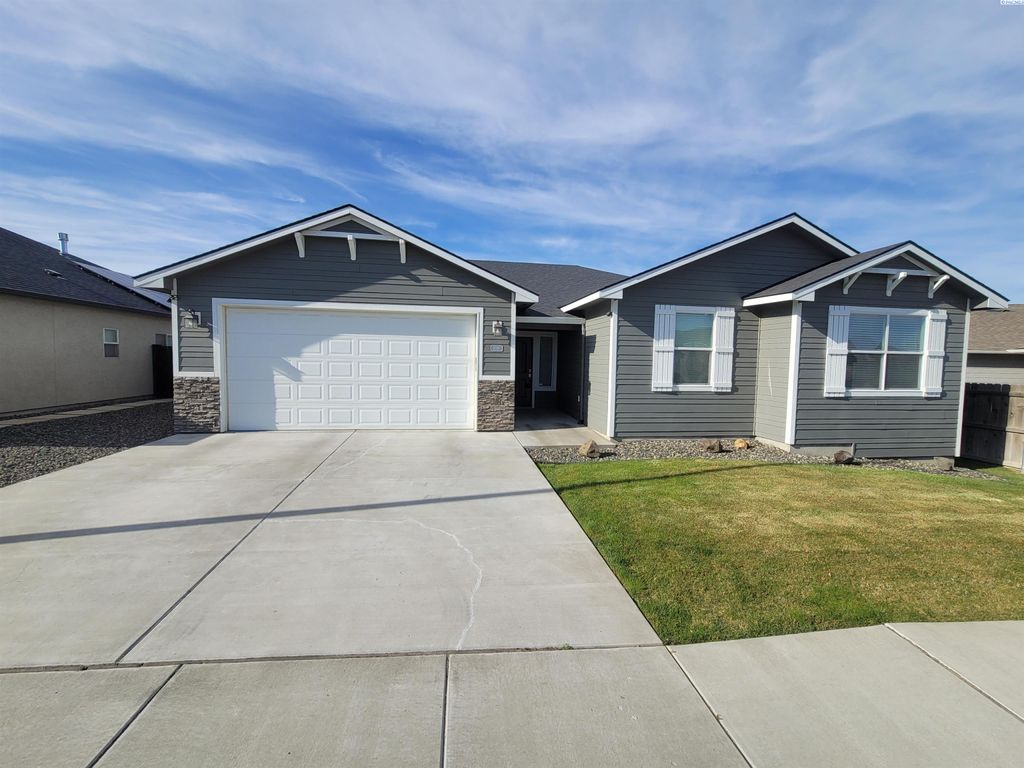 Photo of 6018 W 41st Avenue, Kennewick, WA 99338 (MLS # 291749)