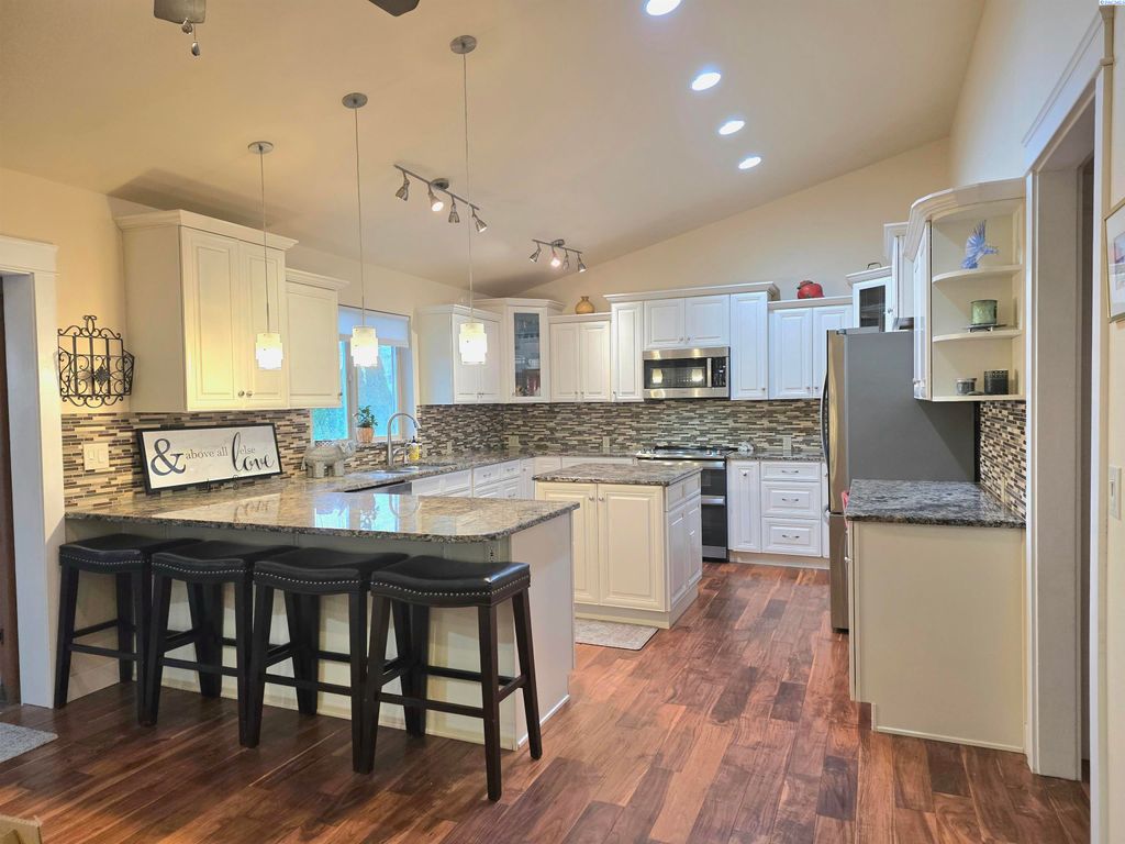 Photo of 1450 Adair Dr, Richland, WA 99352 (MLS # 290705)