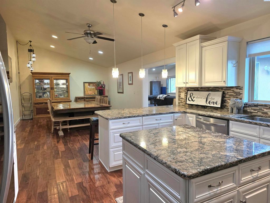 Photo of 1450 Adair Dr, Richland, WA 99352 (MLS # 290705)