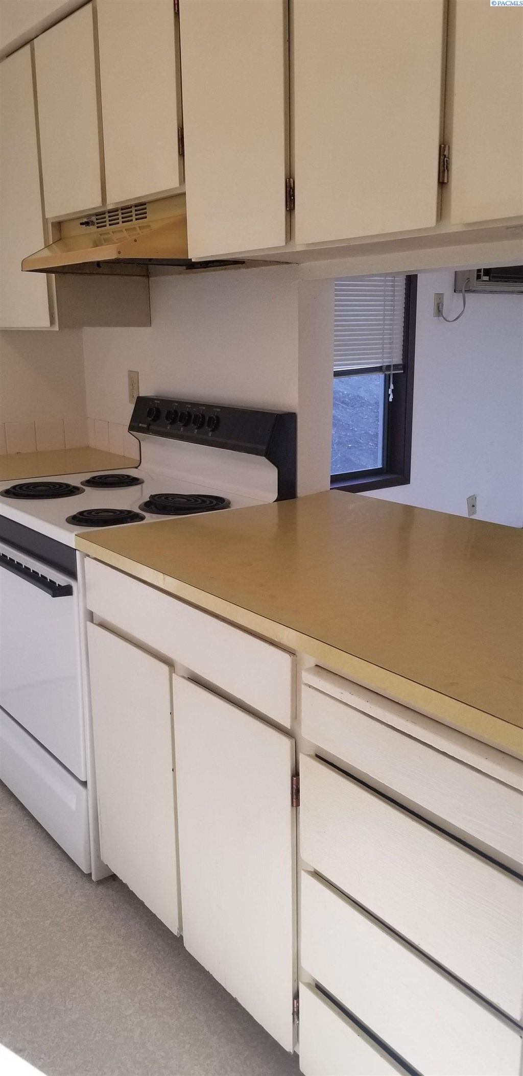 Photo of 600 SW Crestview #24 St, Pullman, WA 99163 (MLS # 290501)