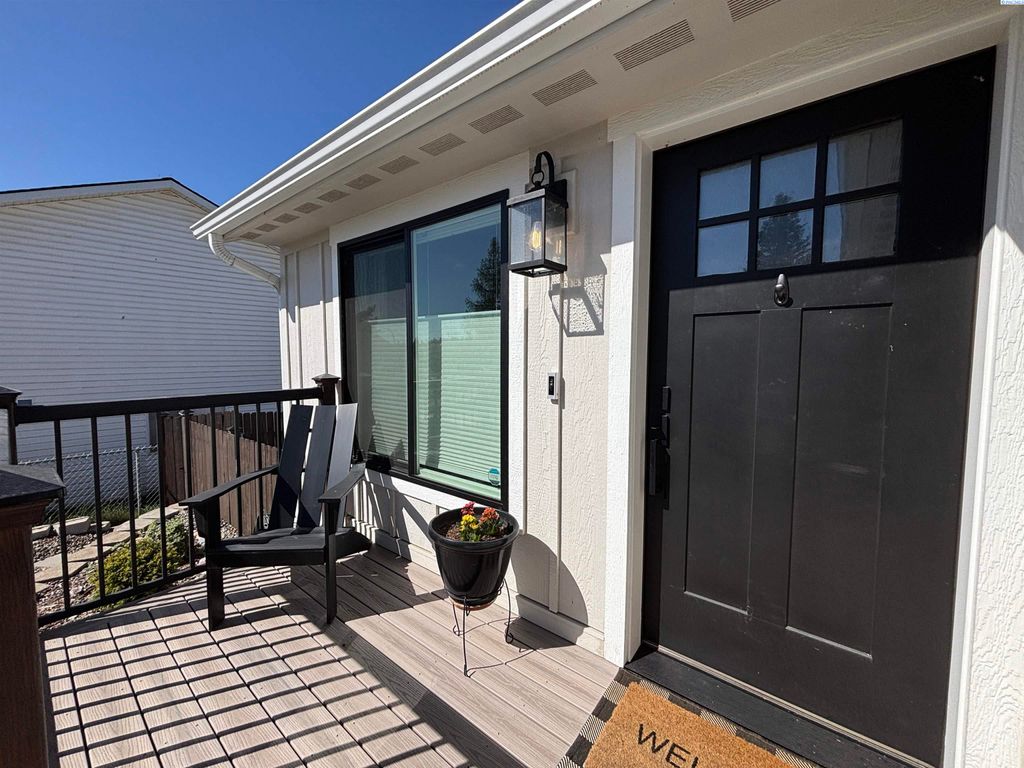 Photo of 1525 NW Valhalla Dr, Pullman, WA 99163 (MLS # 292794)