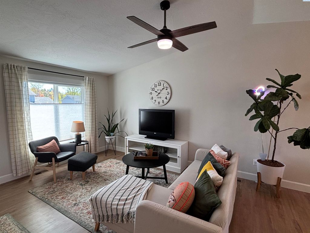 Photo of 1525 NW Valhalla Dr, Pullman, WA 99163 (MLS # 292794)