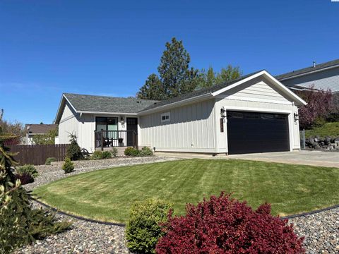 Photo of 1525 NW Valhalla Dr, Pullman, WA 99163 (MLS # 292794)