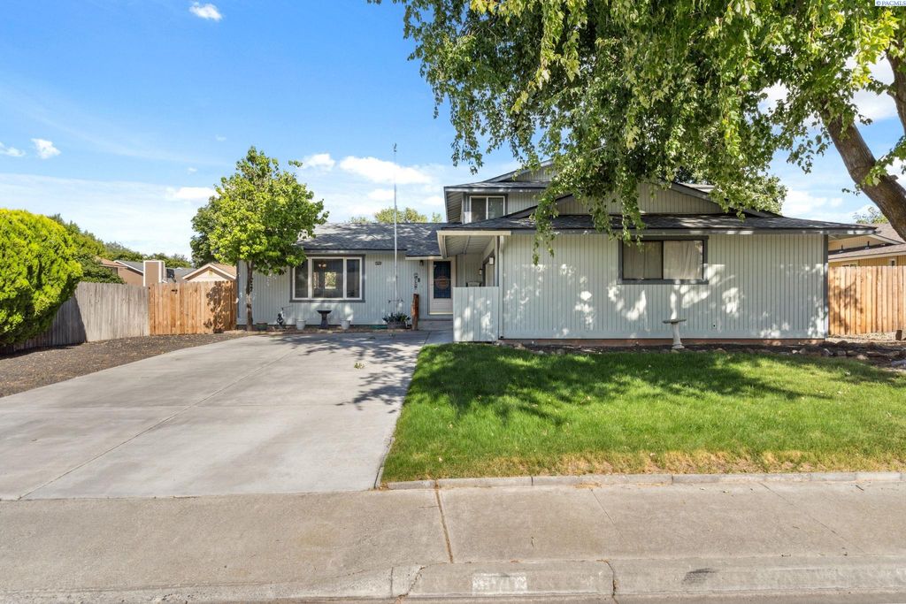Photo of 500 N Kansas St, Kennewick, WA 99336 (MLS # 291429)