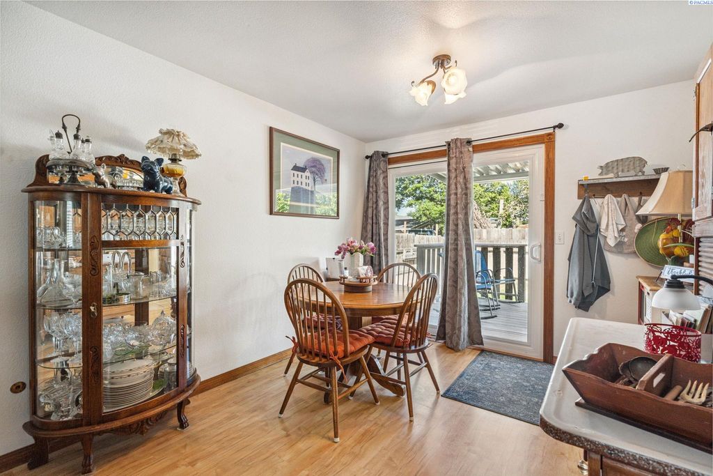 Photo of 500 N Kansas St, Kennewick, WA 99336 (MLS # 291429)