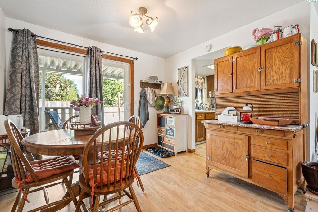 Photo of 500 N Kansas St, Kennewick, WA 99336 (MLS # 291429)