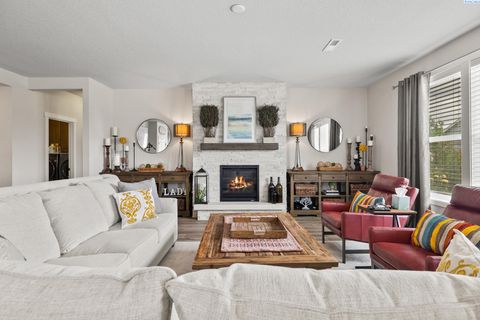 Photo of 1409 Centennial Ave, Sunnyside, WA 98944 (MLS # 287754)