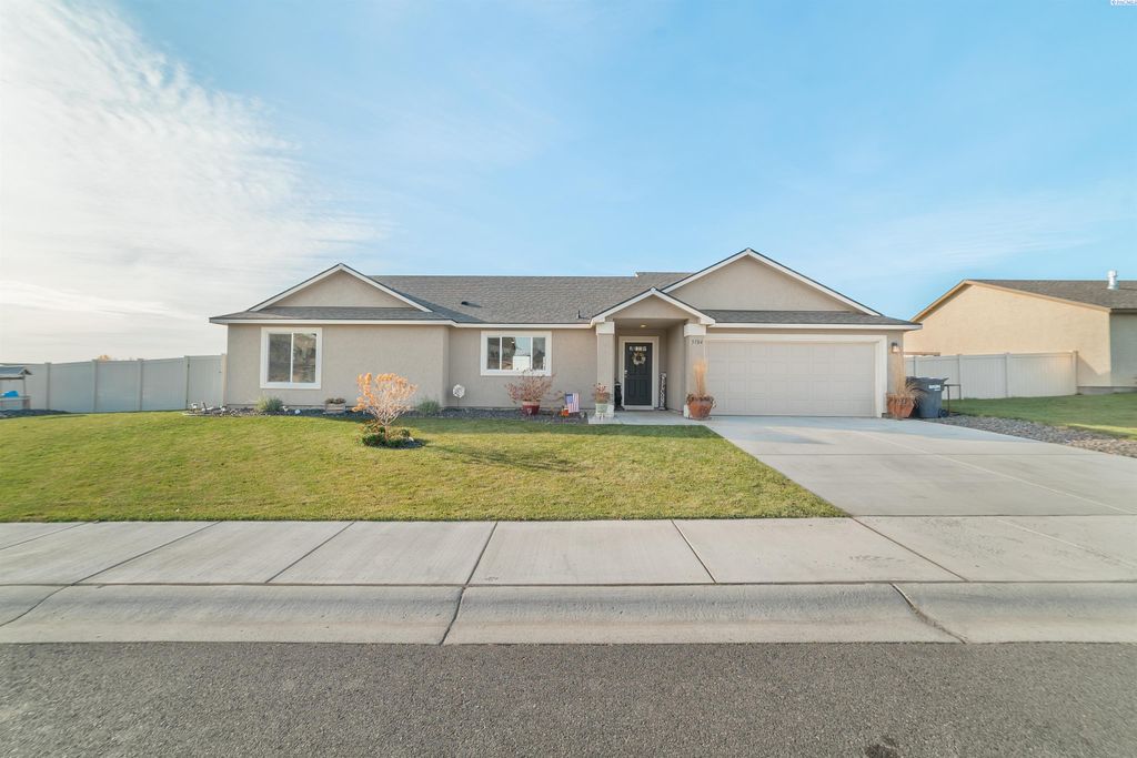 Photo of 5704 Belmont Dr, Pasco, WA 99301 (MLS # 291779)
