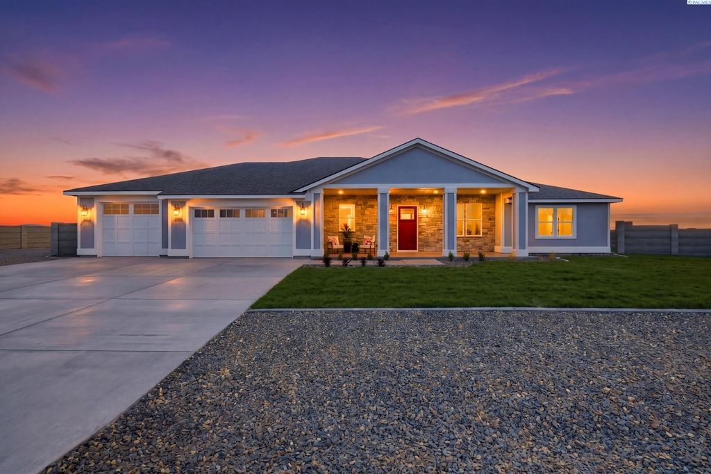 Photo of 359 Panoramic Dr, Pasco, WA 99336 (MLS # 292917)