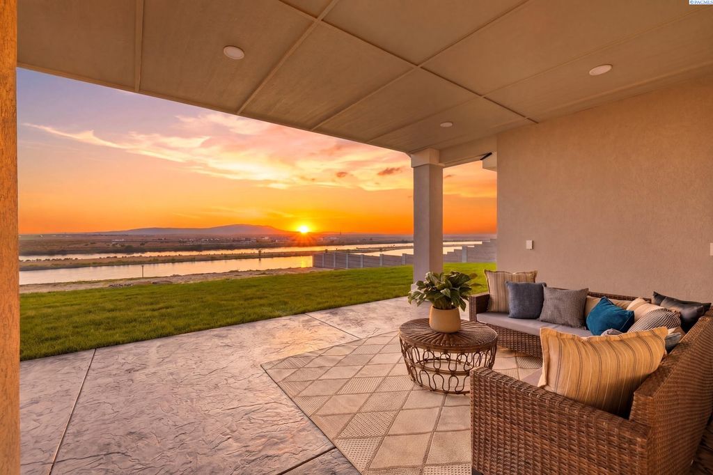 Photo of 359 Panoramic Dr, Pasco, WA 99336 (MLS # 292917)