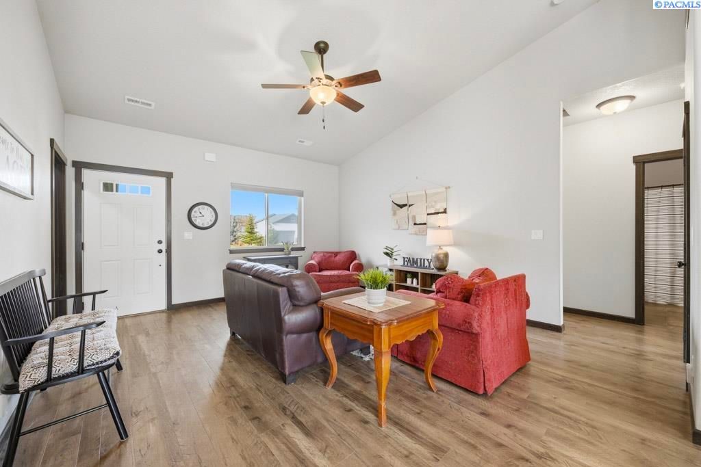 Photo of 1020 SW Corral Ct, Pullman, WA 99163 (MLS # 289488)