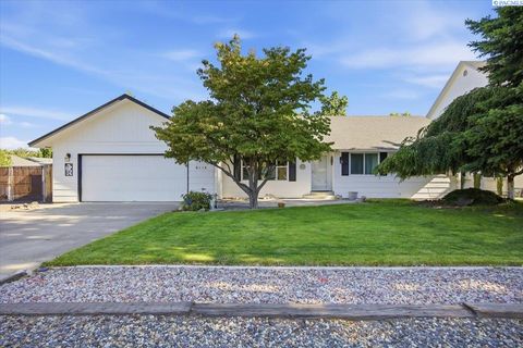 Photo of 6115 W Agate St, Pasco, WA 99301 (MLS # 293197)