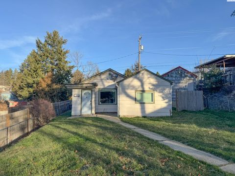 Photo of 332 NW Webb St, Pullman, WA 99163 (MLS # 287811)