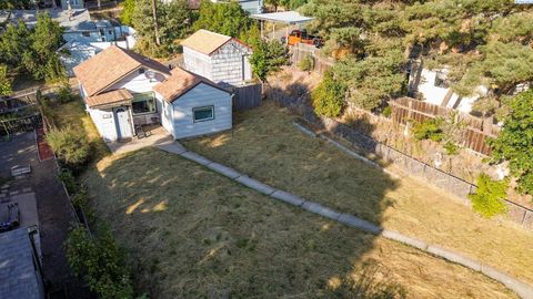 Photo of 332 NW Webb St, Pullman, WA 99163 (MLS # 287811)