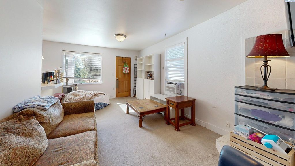 Photo of 332 NW Webb St, Pullman, WA 99163 (MLS # 287811)