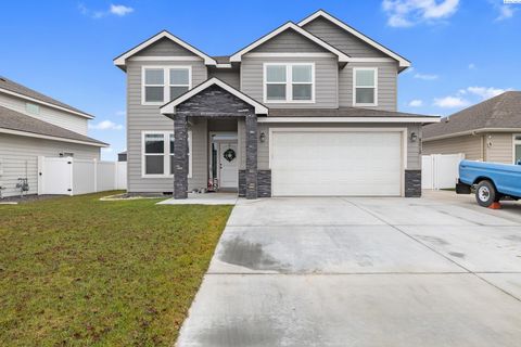 Photo of 8215 Ashen Dr, Pasco, WA 99301 (MLS # 289277)