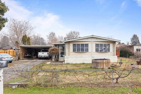 Photo of 421 S Harrison Street, Kennewick, WA 99336 (MLS # 289608)