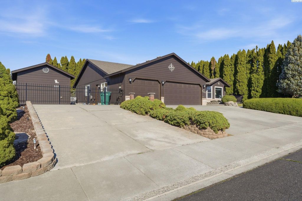 Photo of 302 W 50th Ave, Kennewick, WA 99337 (MLS # 290952)