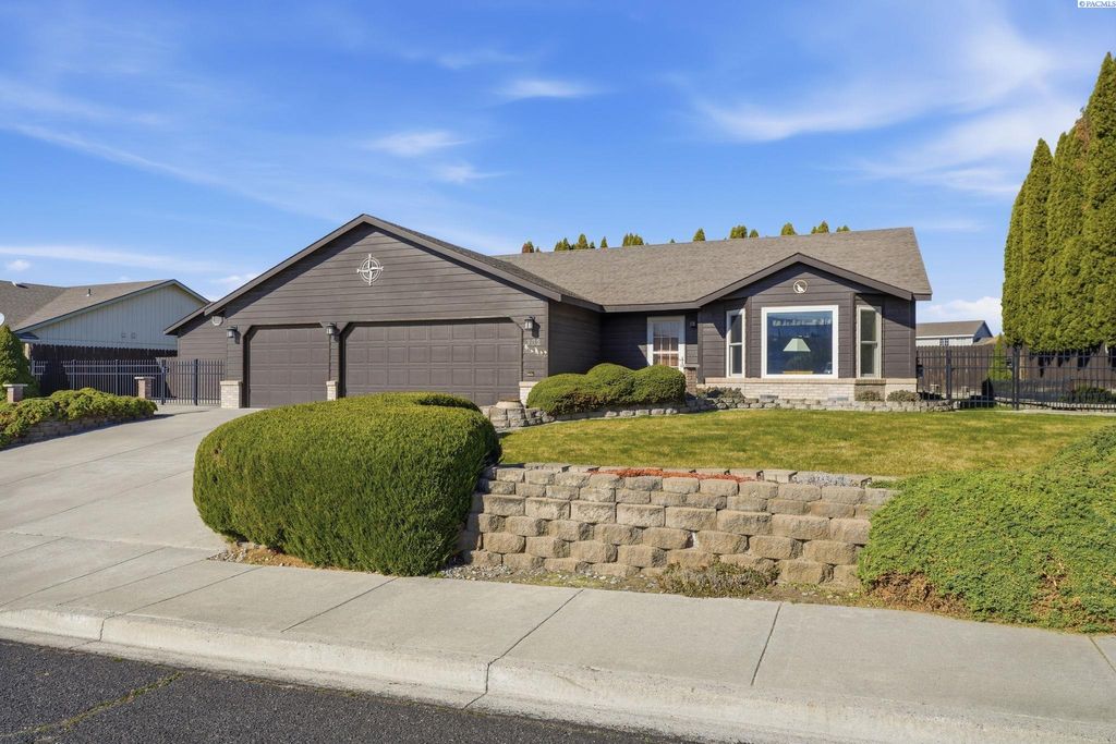 Photo of 302 W 50th Ave, Kennewick, WA 99337 (MLS # 290952)