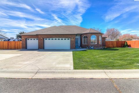 Photo of 7512 Olmstead Court, Yakima, WA 98908 (MLS # 292131)