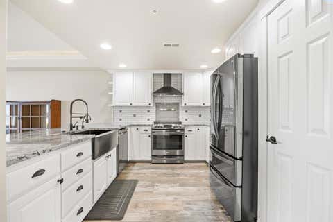 Photo of 300 Columbia Point Dr. Unit D101 DR, Richland, WA 99352 (MLS # 294446)