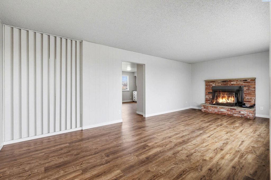 Photo of 1805 Benson Ave, Prosser, WA 99350 (MLS # 290443)